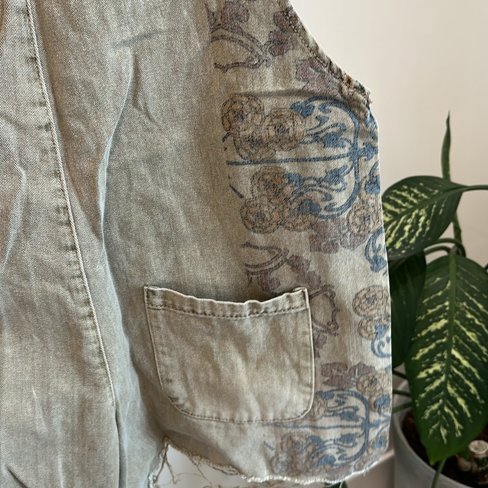 Vintage-Inspired Tan Printed Denim Overall Dress - Picture 3 of 4